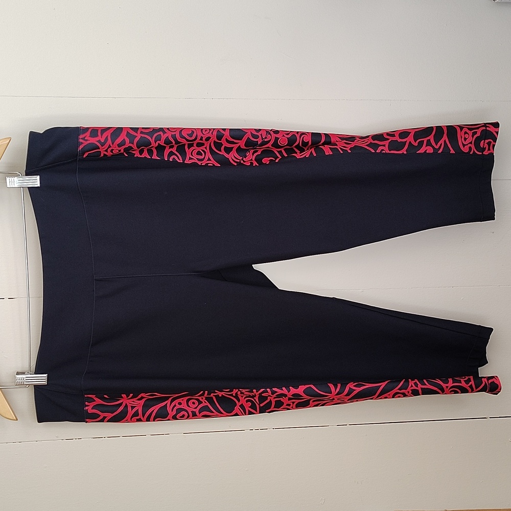 🩷 Talbots 3/4 Length Leggings. Excellent Condition. Navy and Pink.